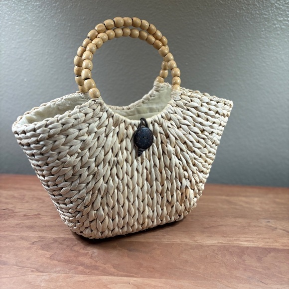 Straw Triangular Tote with Circle Bead Handle, Cinch Closure, EUC - Picture 9 of 16